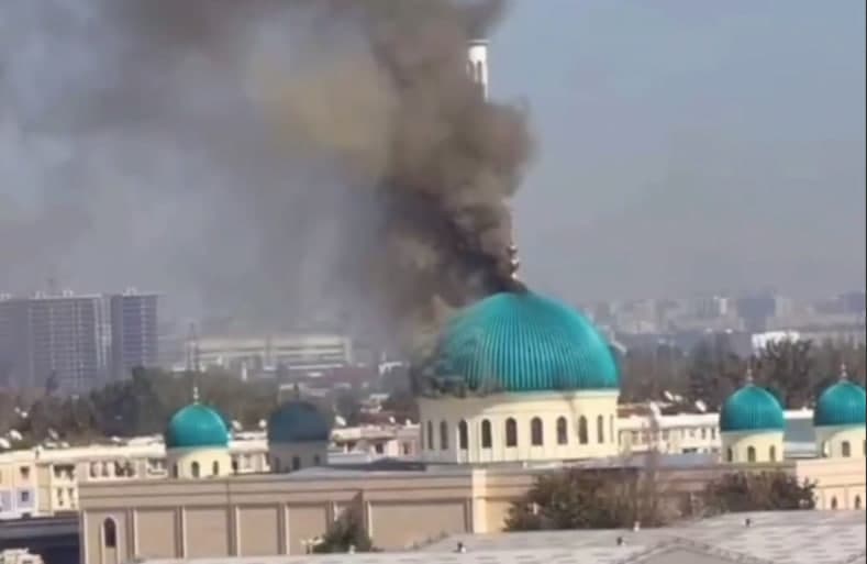 Toshkentda qurilayotgan masjid gumbazida yongʻin chiqdi