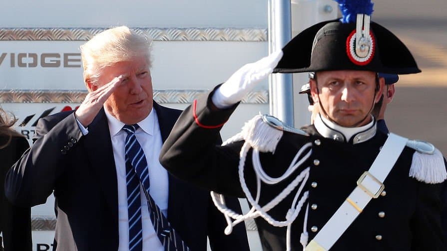 Hello, Pope!: Tramp papaning oldiga keldi (fotojamlanma)