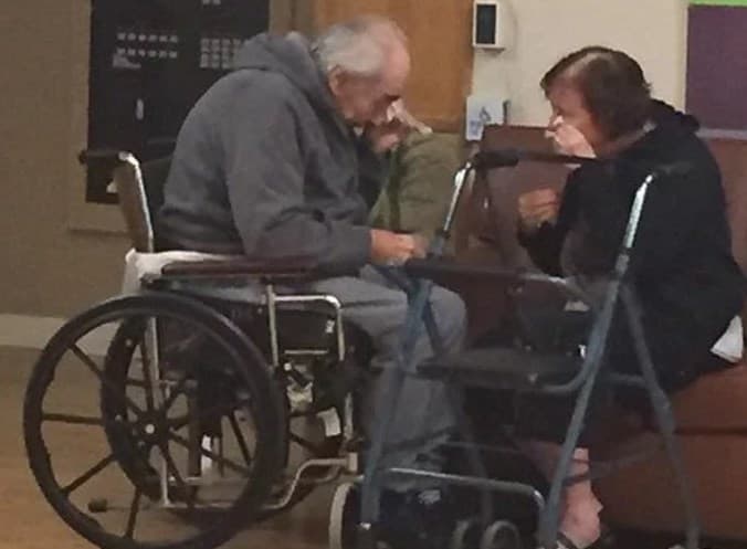 62 yil birga yashagan juftlik bir-biridan ayrilishga majbur bo‘ldi