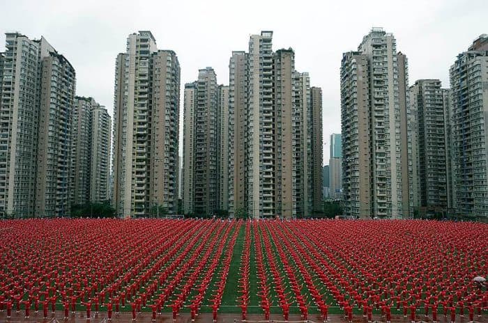 Foto: 50 ming xitoylik ijrosida sinxron raqs