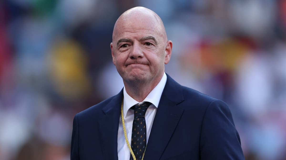 FIFA Infantinoni qo‘llab-quvvatladi va xatolar uchun uzr so‘radi
