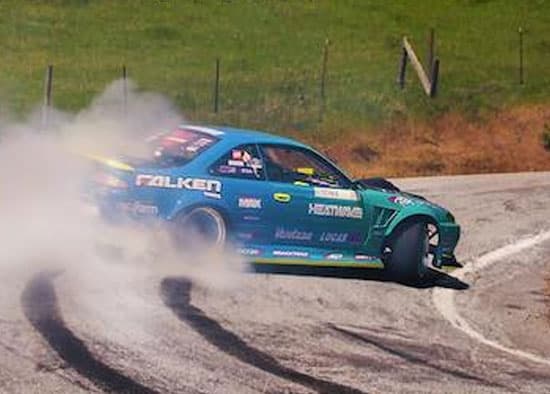 Video: 1000 ot kuchiga ega Nissan sportkarining tor yo‘llar uzra drifti