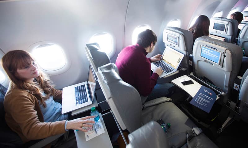 Bepul Wi-Fi bilan ta'minlovchi aviakompaniyalar nomi ma'lum qilindi