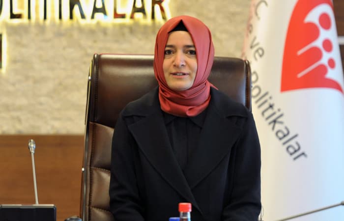 Niderlandiya turk vazirini "nomaqbul xorijlik" deb e'lon qildi