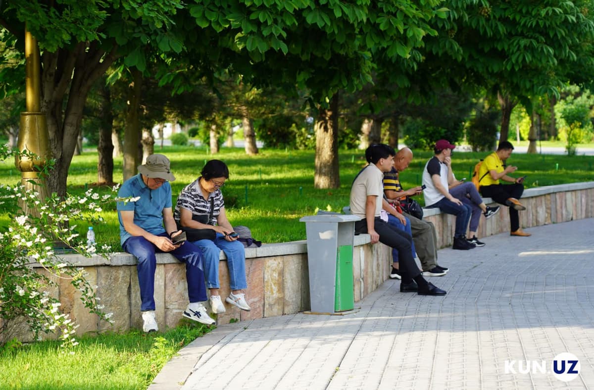 Endi undan ajralib bo‘lmaydi: Odamlar va gadjetlar (foto)
