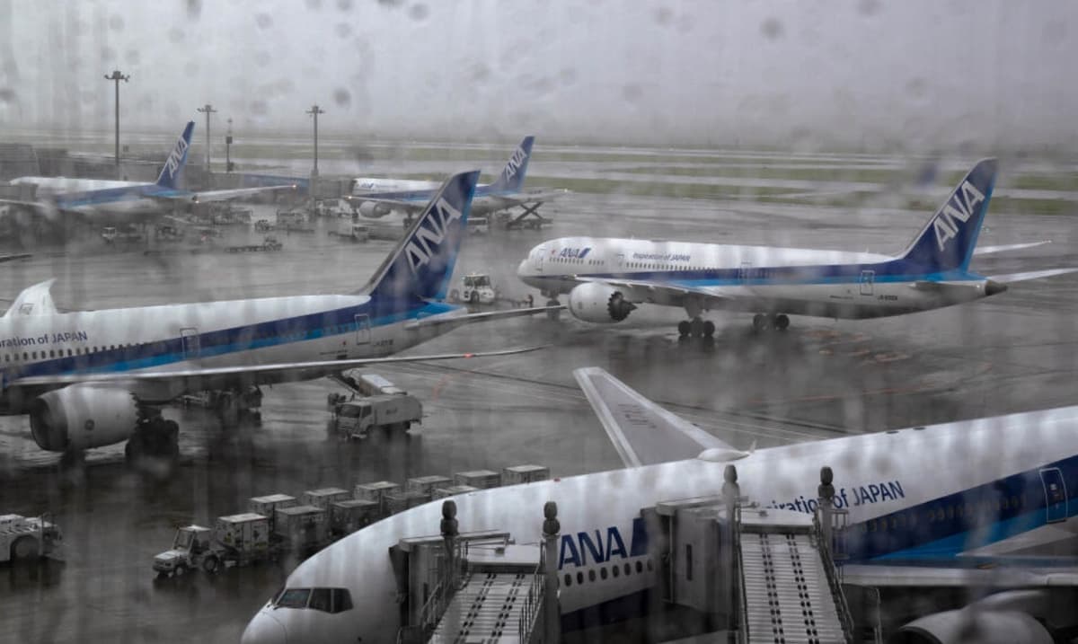 Yaponiyada tayfun xavfi sabab 230 dan ortiq aviareys bekor qilindi