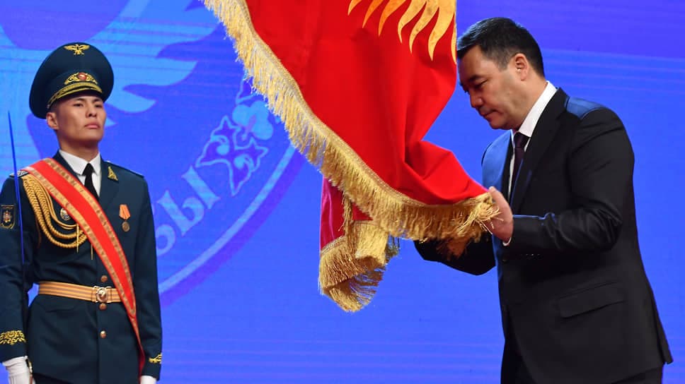 Qirg‘iziston davlat bayrog‘i rasman o‘zgartirildi