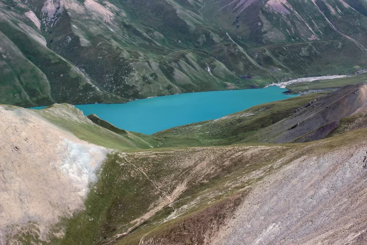 Qirg‘izistondagi 368 ta tog‘li ko‘lda yorilish xavfi borligi ma’lum qilindi
