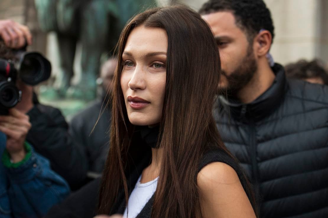 Adidas supermodel Bella Xadid ishtirokidagi krossovka reklamasini o‘z resurslaridan olib tashladi