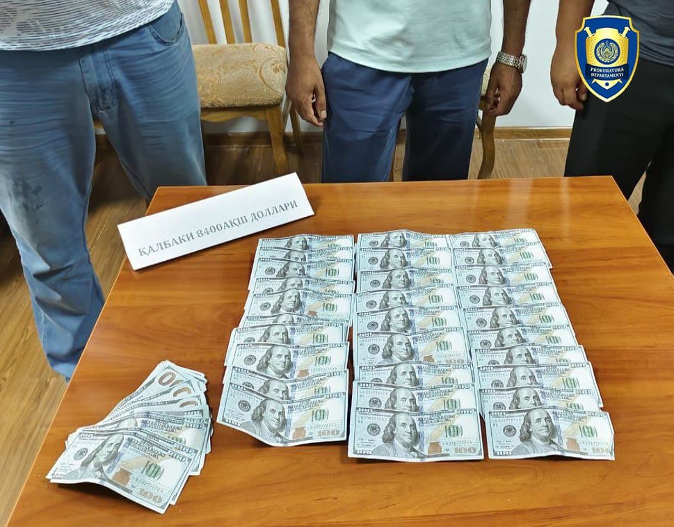 Toshkentda xorijga yuborishni va’da qilgan shaxsning yonidan qalbaki 8400 dollar chiqdi