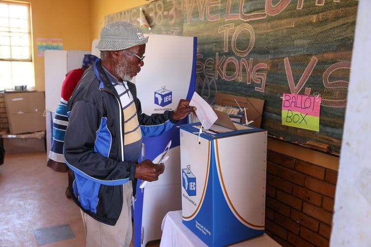 Nelson Mandela partiyasi JAR saylovlarida birinchi marta mutlaq ko‘pchilikni qo‘lga kirita olmadi