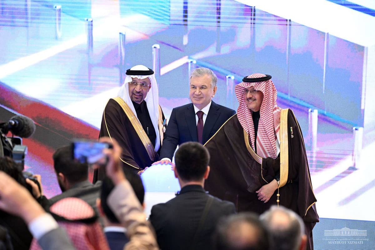 “Etalon loyiha” - Shavkat Mirziyoyev Sirdaryoda ishga tushgan yirik IES haqida