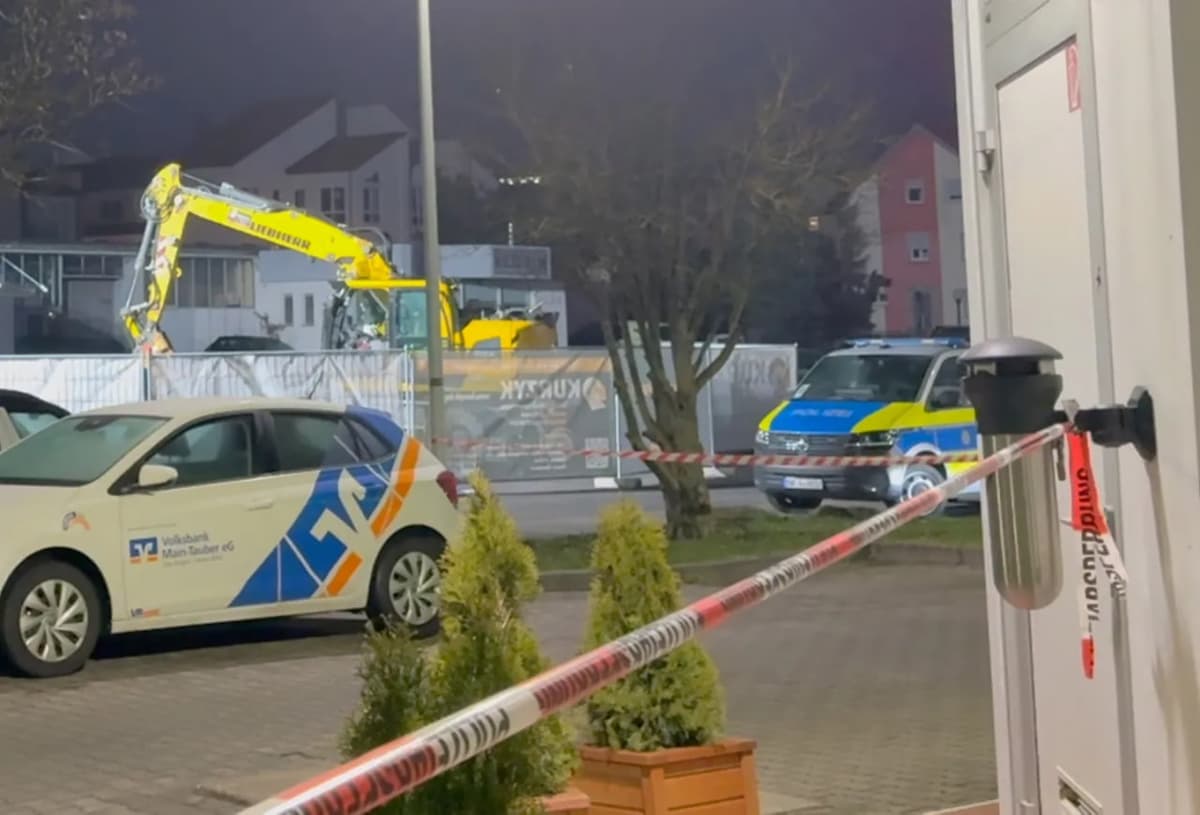 Germaniya janubida erkak ekskavatorni o‘g‘irlab ketib, politsiyachilarni jarohatladi