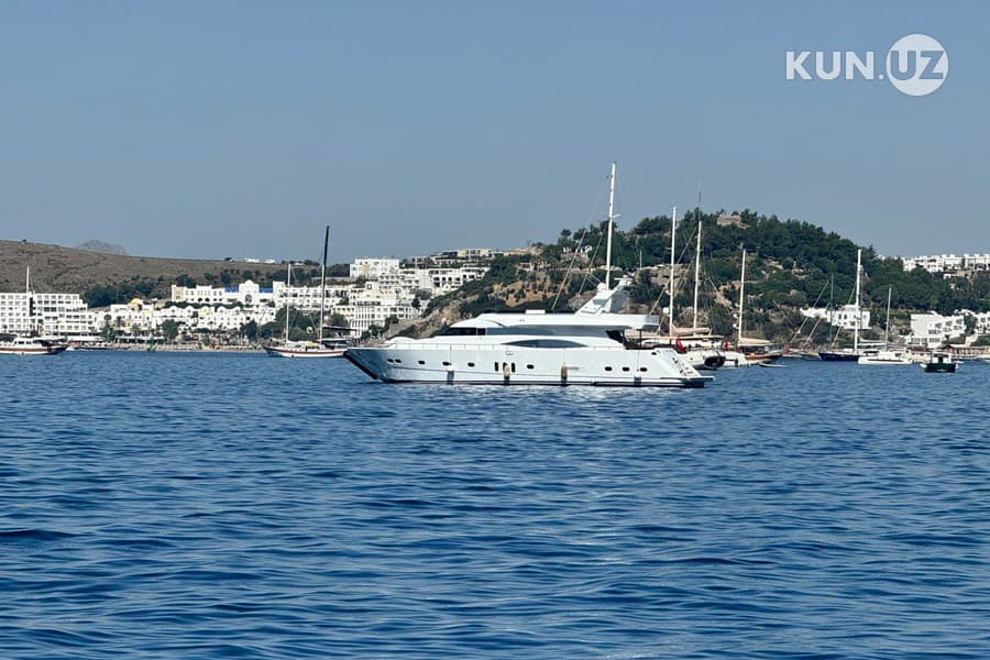 Lojuvard dengiz, oppoq uylar, toza havo va chamanzor - yetti mo‘jizadan biri joylashgan Bodrum manzaralari