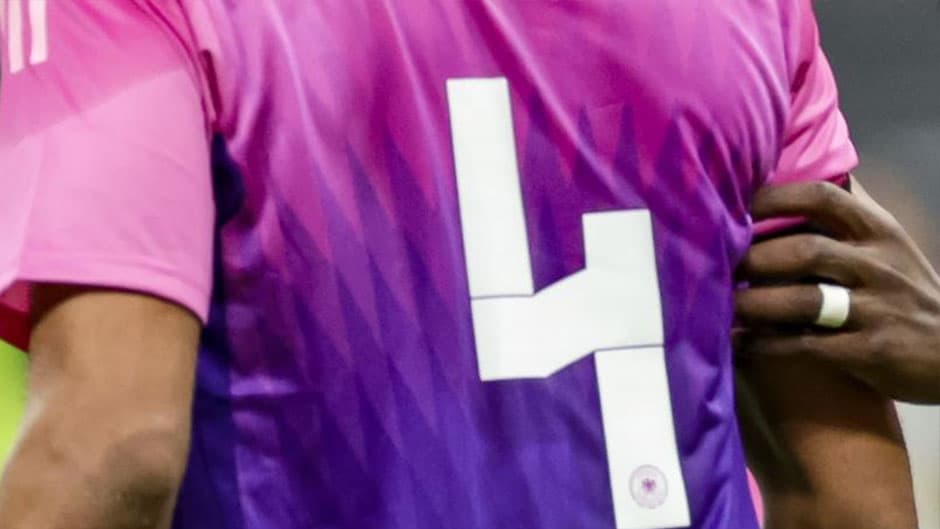 Adidas Germaniya milliy jamoasi futbolkalaridan 44-raqamni olib tashladi