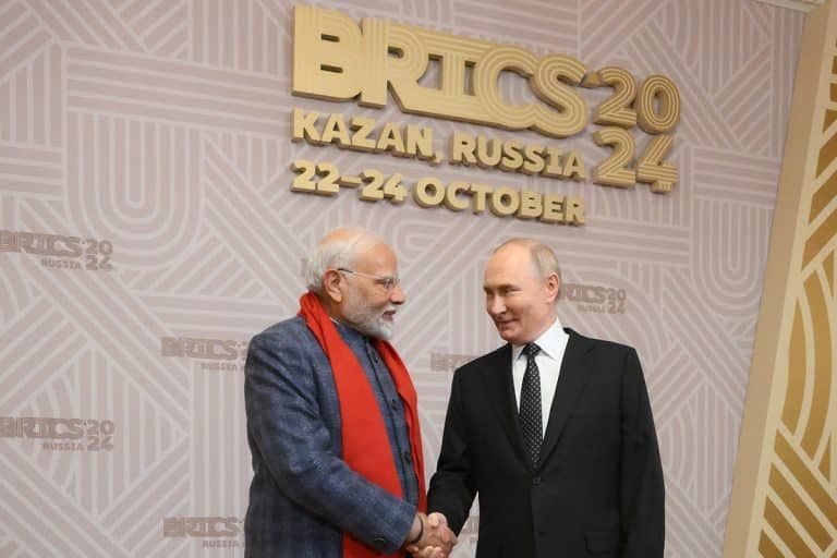 Modi BRICS sammitida Rossiya va O‘zbekiston prezidentlariga rasm sovg‘a qildi