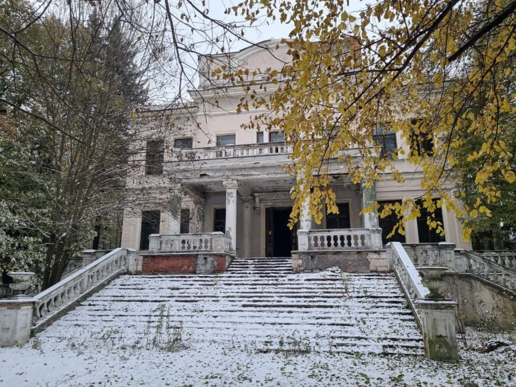 Rossiyada Stalinning sobiq dala hovlisi auksionda sotildi