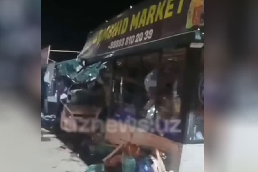 Jizzaxda mast haydovchi birovning savdo do‘konini buzib tashladi