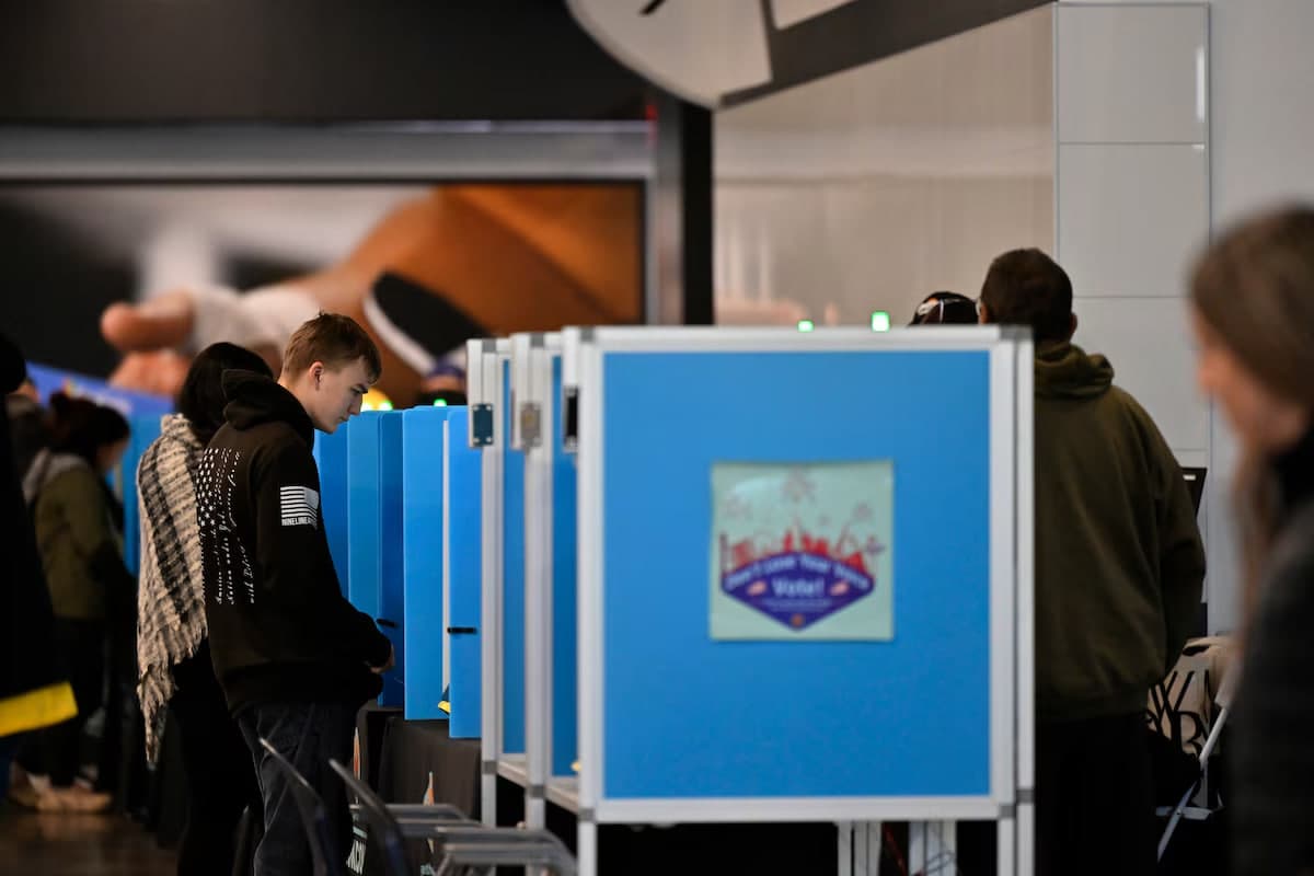 Imzo chekishni bilmagani uchun minglab yosh amerikaliklarning saylov byulleteni bekor qilindi