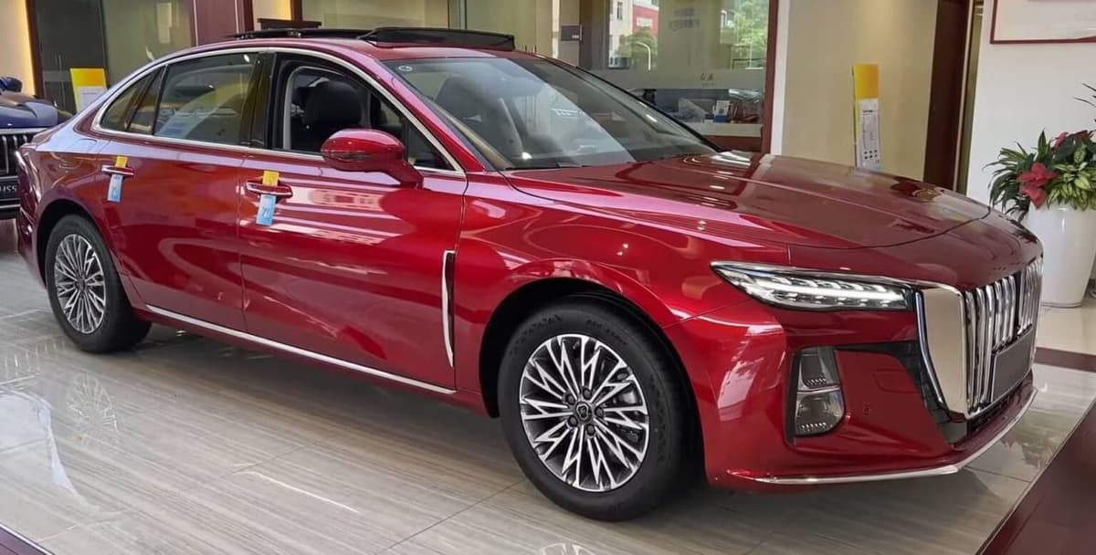 Yangilangan Volga, Tesla’ni quvib o‘tgan BYD va televizorga aylanadigan stol – hafta texnodayjesti