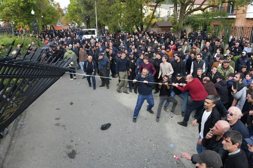 Abxaziyada to‘polon: mahalliy aholi Rossiya bilan kelishuvdan norozi