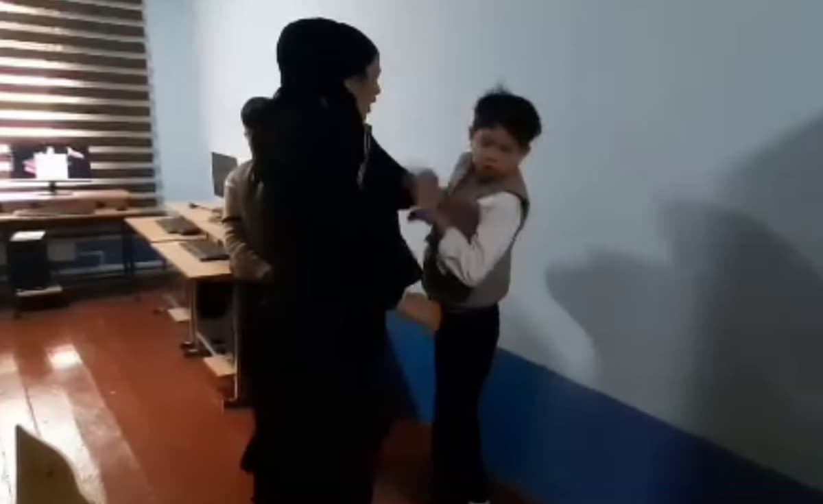 Andijonda o‘quvchilarni kaltaklagan maktab direktori ishdan olindi