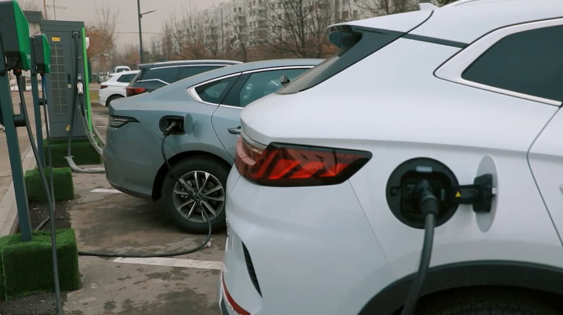 Energetika vaziri o‘rinbosari elektromobil stansiyalarining tarmoqdan uzilganiga izoh berdi