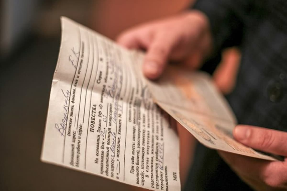 Moskvada o‘tkazilgan reyddan keyin o‘nlab migrantlarga «voyenkomat»ga chaqiruv qog‘ozlari topshirildi