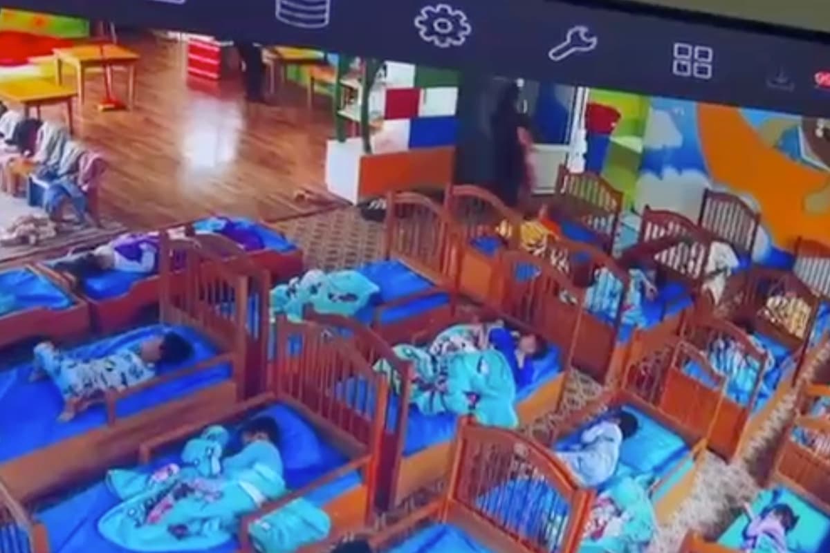 Chirchiqda bog‘cha tarbiyachisi bolani urib, hojatxonaga qamab qo‘ydi
