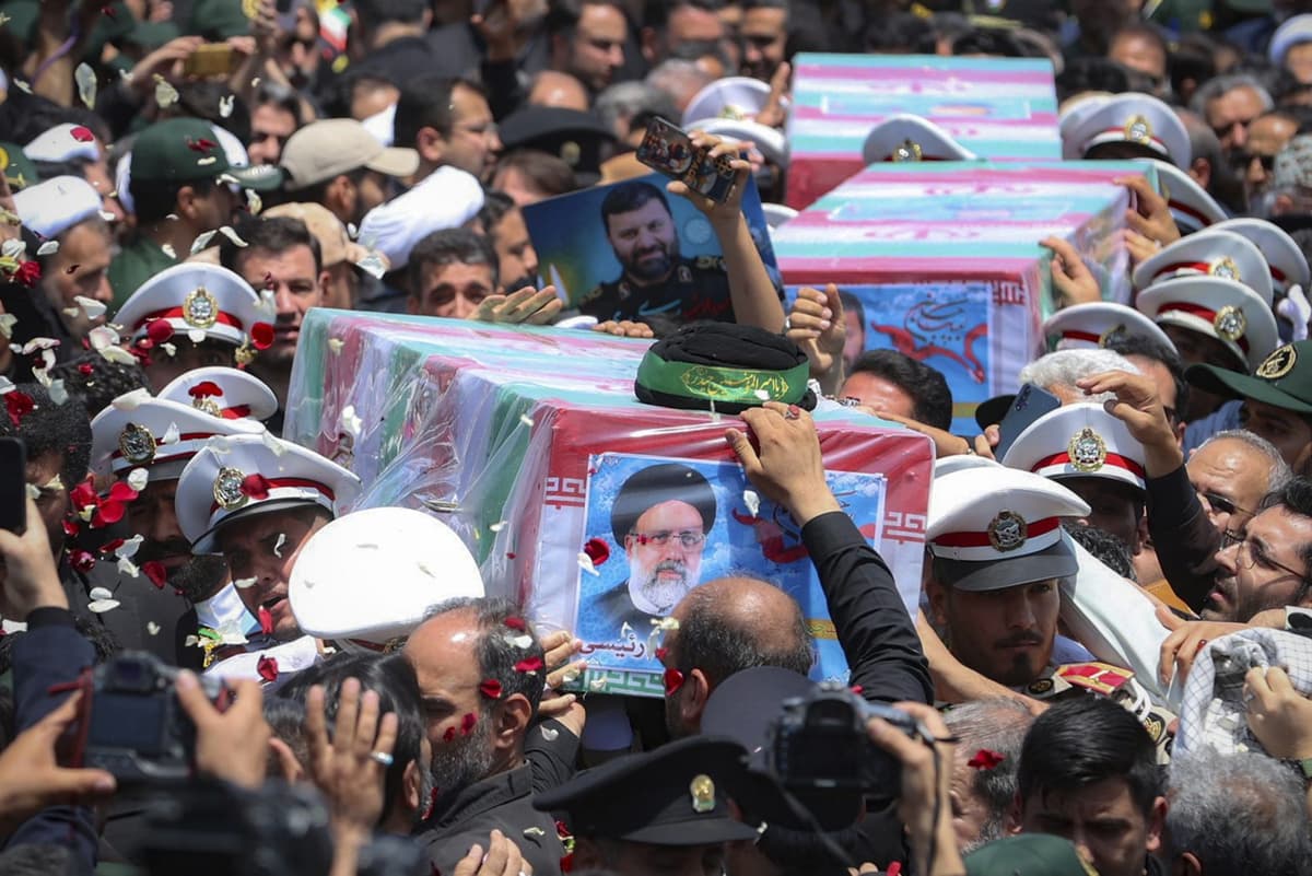 Eron prezidenti qadrdon shahrida dafn etildi