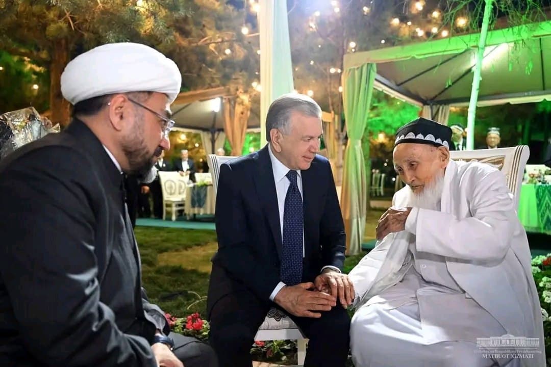 Prezident Namanganda yashovchi 108 yoshli Ibrohimjon Xo‘jayevga Traverse avtomashinasini sovg‘a qildi