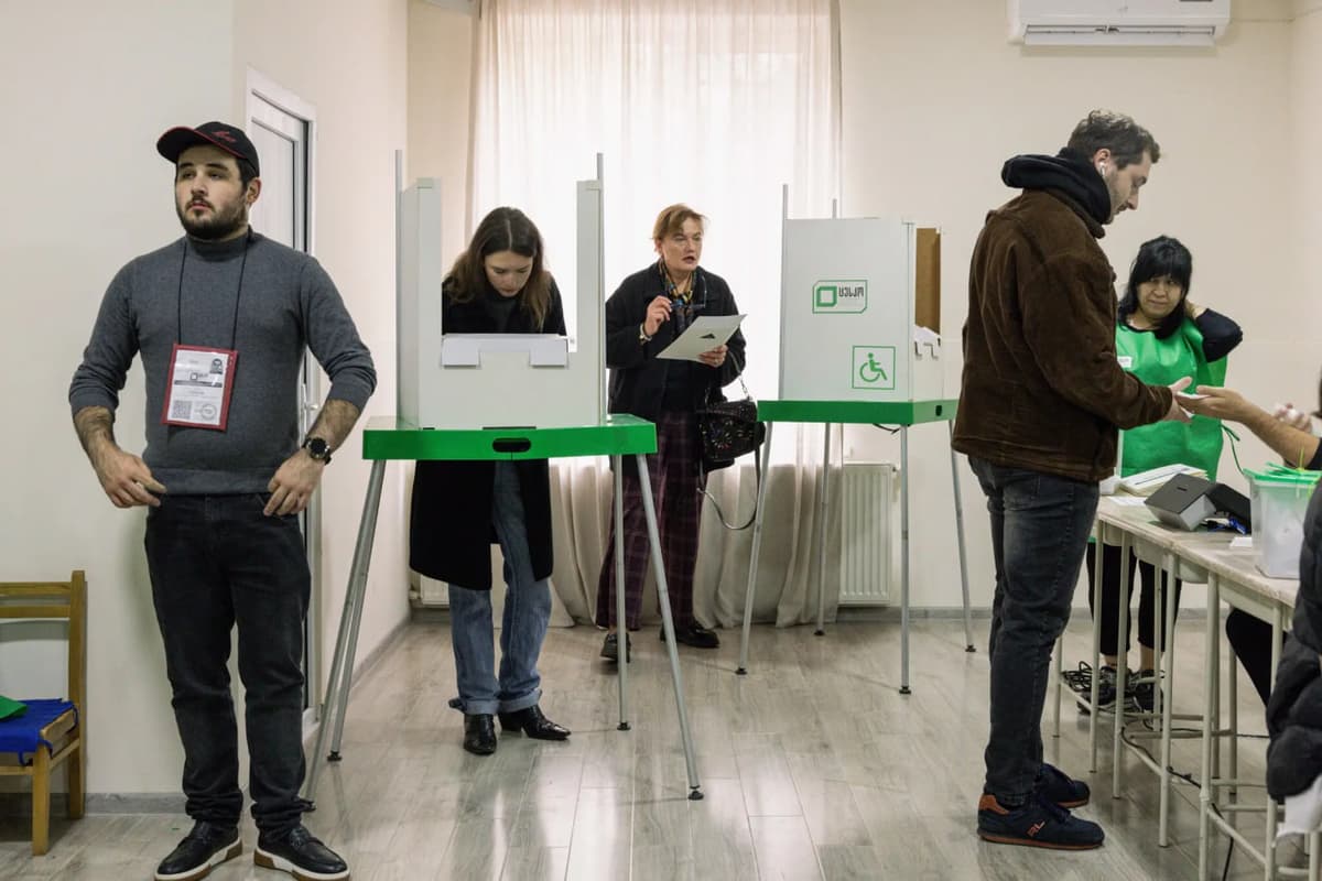 Gruziyada parlament saylovlari yakunlandi. Hukmron partiya va muxolifat o‘z g‘alabasini e’lon qildi