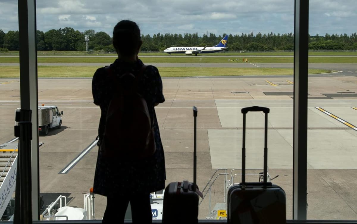 Britaniyada davlat idoralari o‘z xodimlariga mamlakat bo‘ylab parvozlarni taqiqlashni boshladi