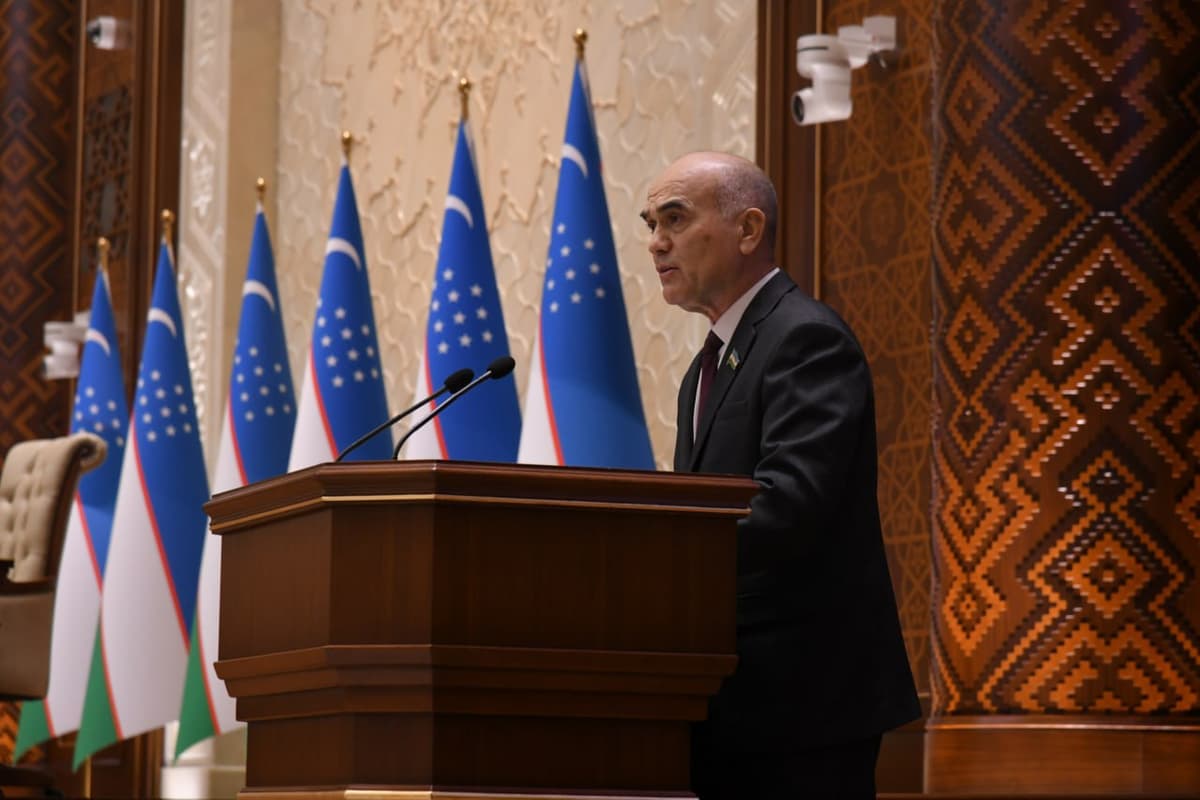 Senat majlisida yerusti piyodalar o‘tish joylaridagi lift va eskalatorlar ishlamasligi tanqid qilindi