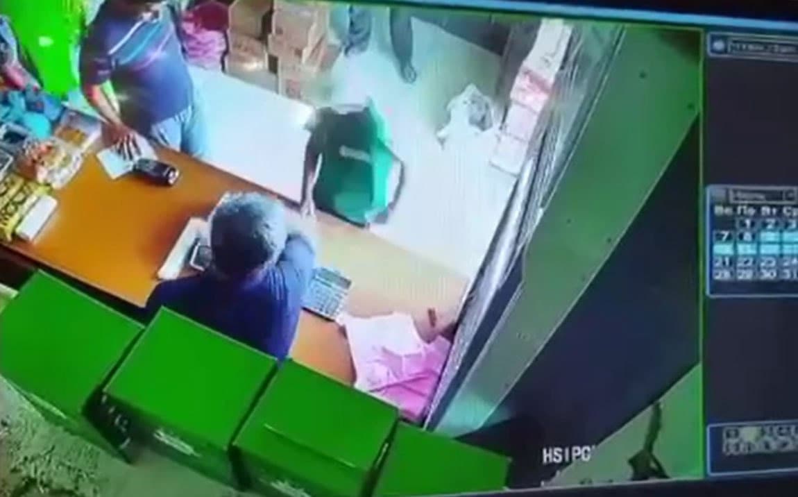 QR-kodli chek so‘ragan bolaga tarsaki tushirgan sotuvchi qamaldi