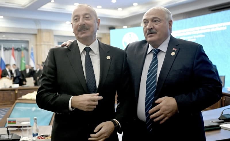 Politico Belarus Ozarboyjonga qurol yetkazib bergani haqida xabar qildi