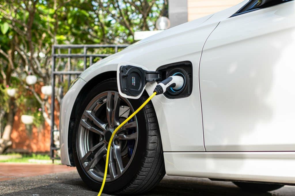 Elektromobillarni quvvatlantirish stansiyalarini o‘rnatish va tarmoqqa ulash tartibi soddalashtirildi
