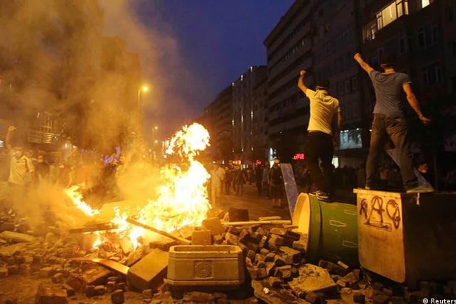 Turkiya shaharlarida suriyalik migrantlarga qarshi norozilik namoyishlari bo‘lib o‘tmoqda