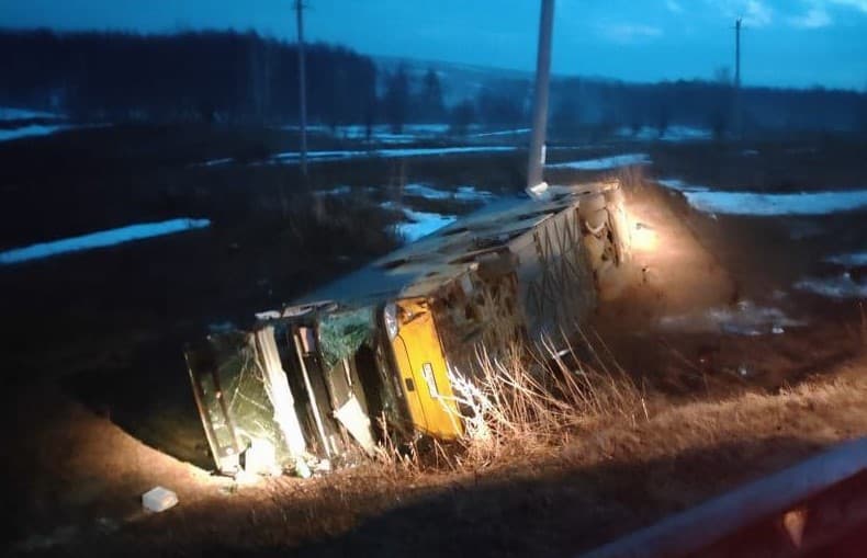 Samara viloyatida O‘zbekiston fuqarolarini olib ketayotgan avtobus YTHga uchradi