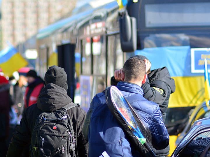 Vengriya ukrainalik qochqinlarga yordam berish qoidalarini kuchaytirdi