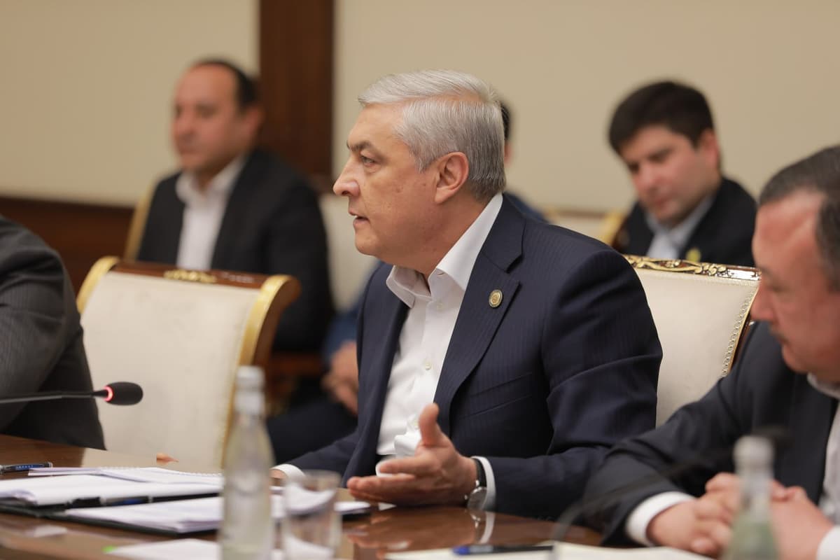 «Izolyatorlar to‘lib ketgan» – Oliy sud raisi sudyalar qat’iyatsizligining oqibatlari haqida