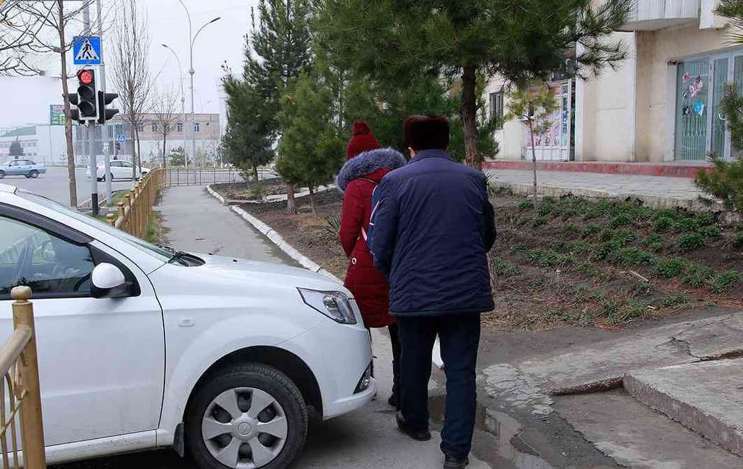 Avtomobilning piyodalar yo‘lagida harakatlangani uchun javobgarlik belgilanadi