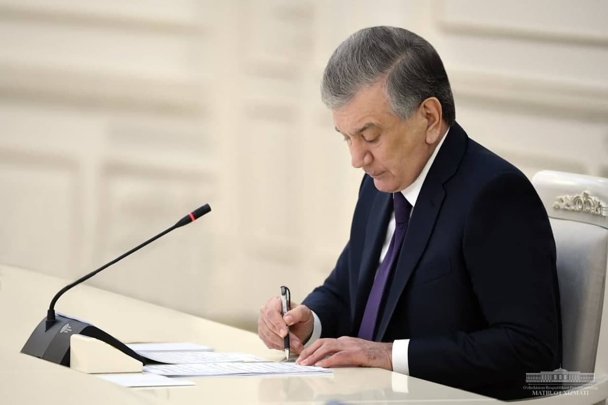 Mirziyoyev signs a law on conflict of interest