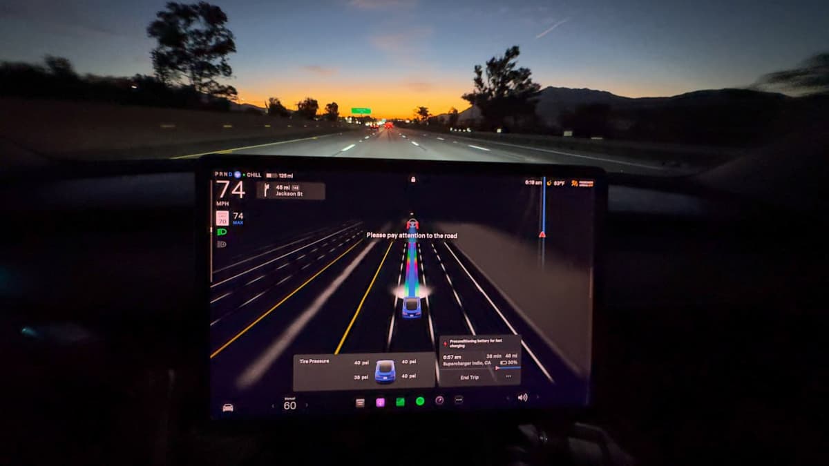 AQShda Tesla’ning 2,4 millionta mashinasi tekshiruvdan o‘tkaziladi