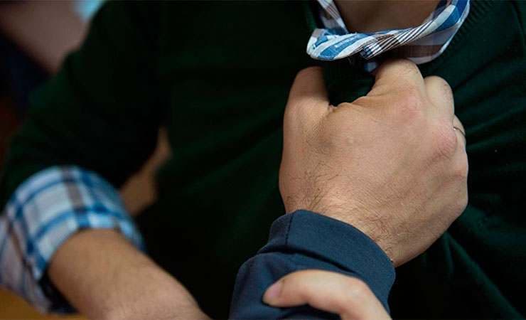 Samarqandda maktab o‘quvchisini “samosud” qilgan shaxsga jinoyat ishi qo‘zg‘atildi