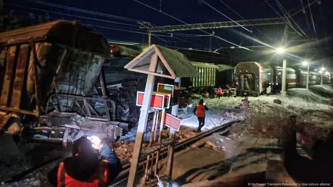 Murmansk oblastida ikki poyezd to‘qnashib ketdi