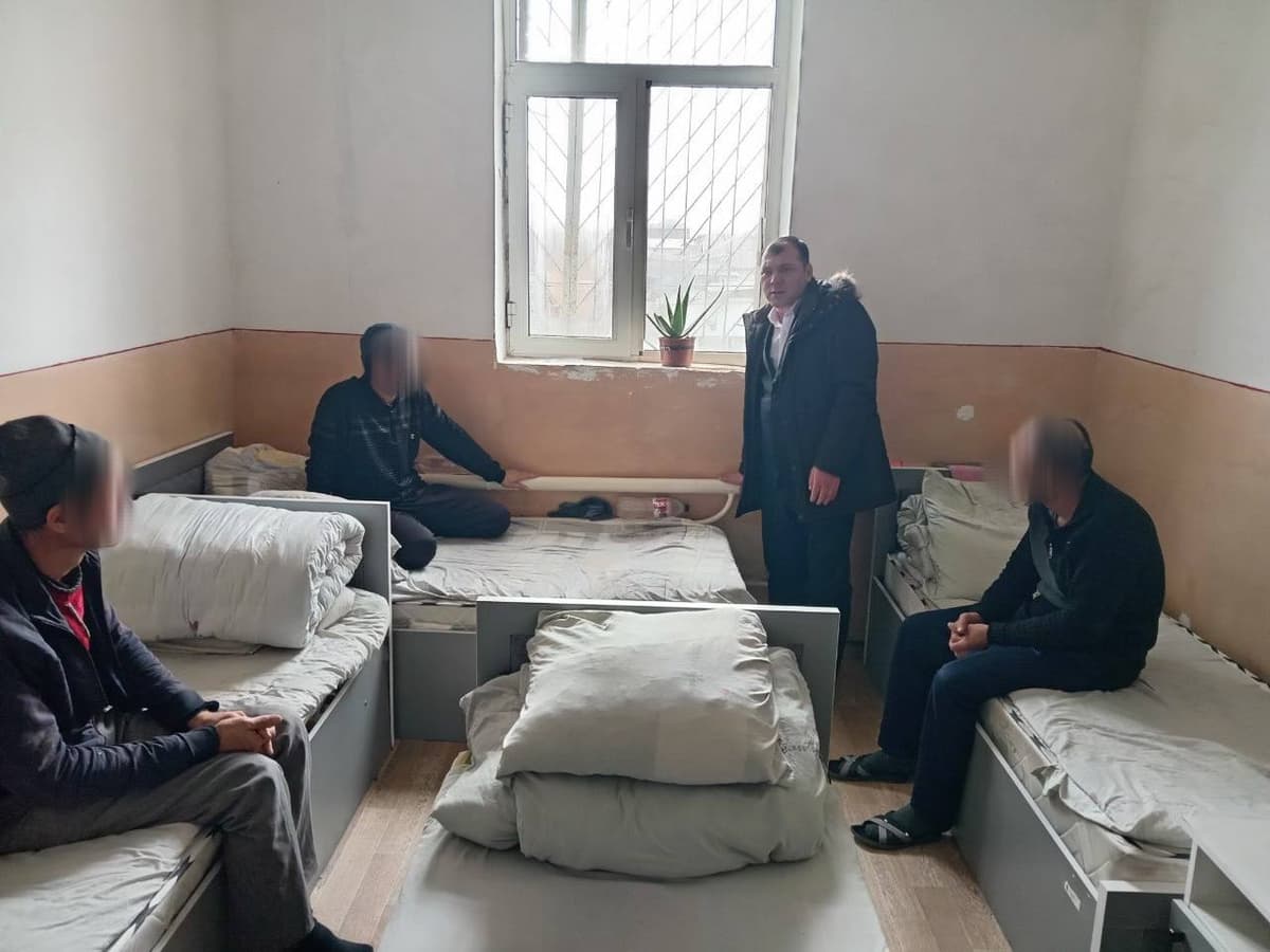 “Hattoki, ovqatlanish xonasi yo‘q!” – Ombudsman Qoraqalpog‘istondagi narkologiya shifoxonasini o‘rgandi