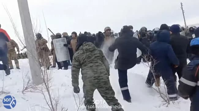 Boshqirdistonda «qora xalq» namoyishi. Olomon politsiyani qorbo‘ron qildi