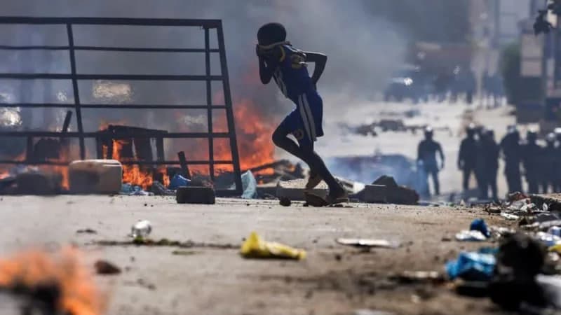 Senegalda prezidentlik saylovlari kechiktirildi. Muxolifat buni «konstitutsiyaviy to‘ntarish» deb atamoqda