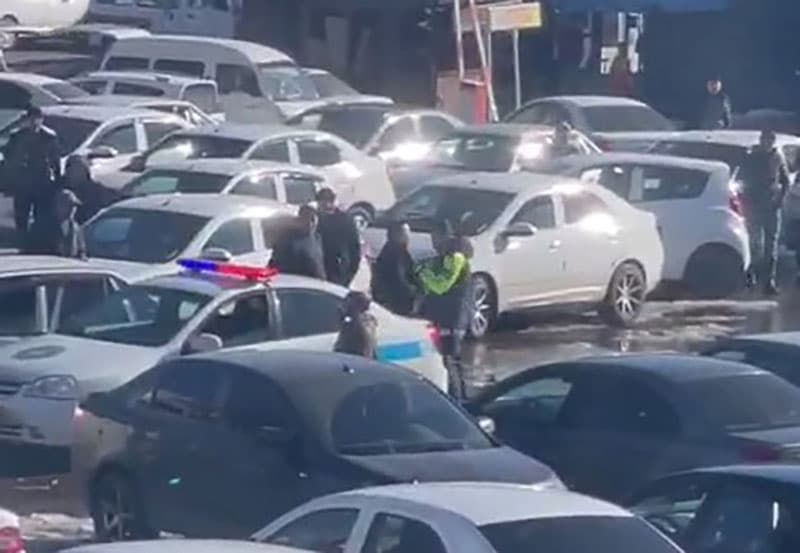 Angrenda YPX inspektori haydovchiga nisbatan elektroshoker ishlatdi